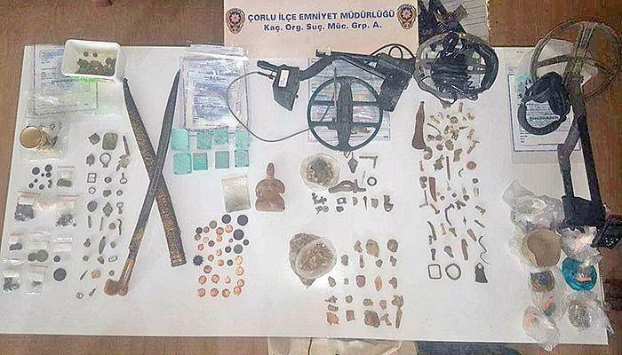 Asırlık tarihi eserlerin yurt dışına kaçırılmasına polis engeli