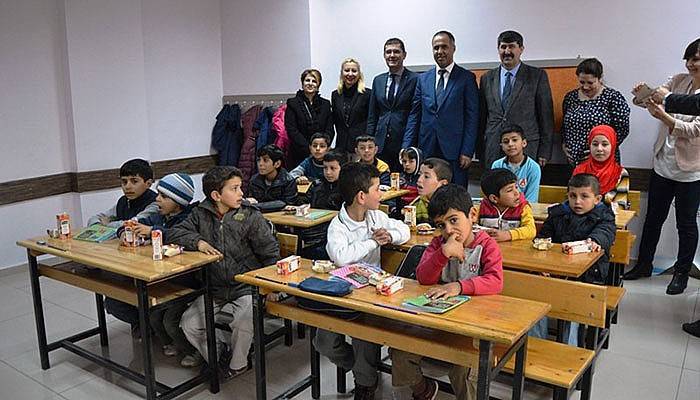 Biga'da Suriyeli çocuklar için sınıf açıldı (VİDEO)