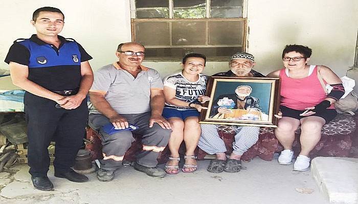 Yaptığı resmi bir yıl sonra teslim etti