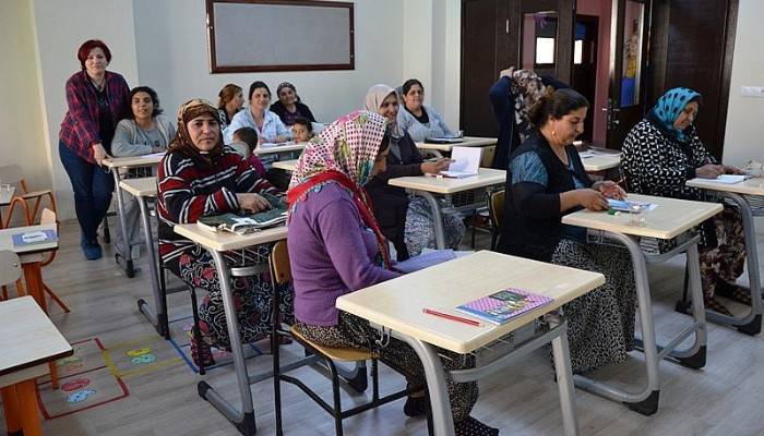 Romanlar okuma yazma öğreniyor