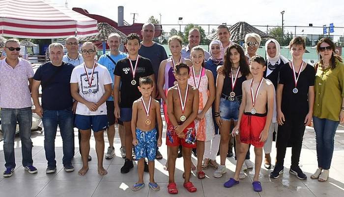 DERECEYE GİREN SPORCULAR ÖDÜLLENDİRİLDİ