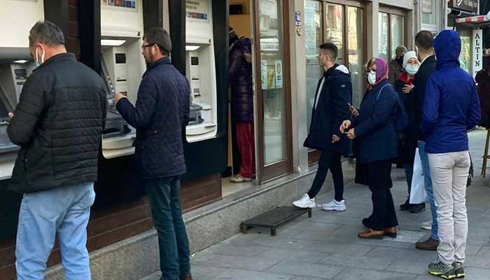 Doları Bozdurdular, Bankalara Koşturdular!