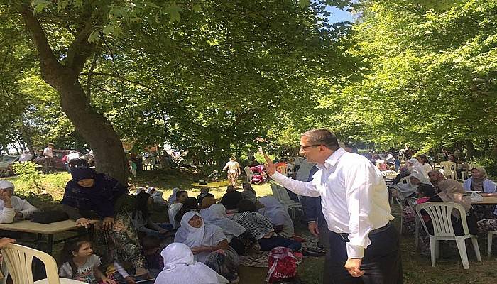 Gençlik ve Bahar Şenliği Coşkusu Gençlik ve Bahar Şenliği Coşkusu
