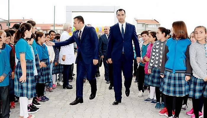 Kaymakam Küçük öğrencilerden izin istedi