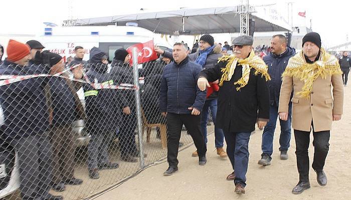 Troia Festivali'ni iptal eden belediye, deve güreşi festivaline 255 bin lira harcadı