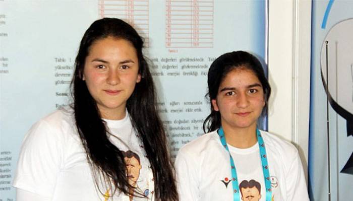 Liseli kaşifler, ünlü bilim adamı Nicola Tesla'nın hayalini gerçekleştirdi