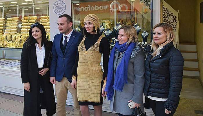4 kilo altından elbise