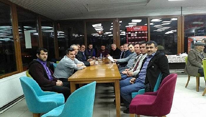 Lapseki Genç Muhafazakarlar Derneği yönetim kurulu toplantısını yaptı