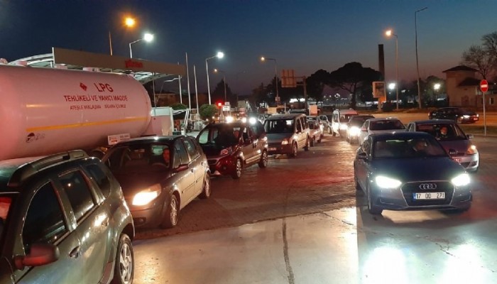 Yeni Türkiye’nin Eski Kuyrukları !
