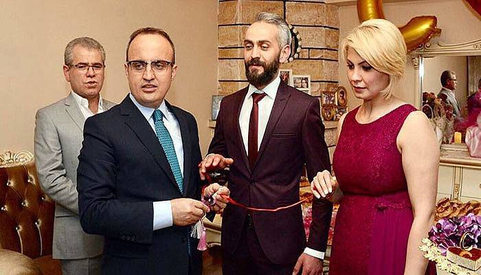 Yüzükleri Turan taktı