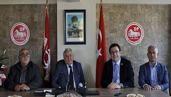 CHP’den Demokrat Partiye ‘hayırlı olsun’ ziyareti