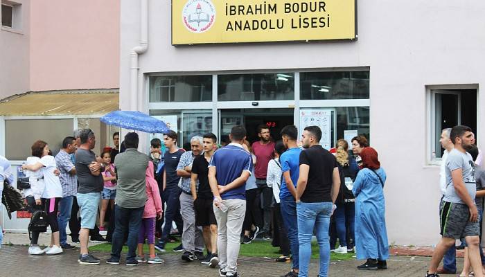 Öğrenciler sınavda ter döktü
