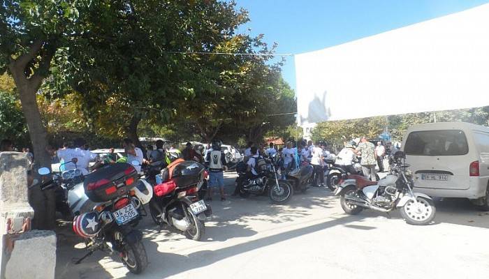 Festival iptal oldu, motorcular adaya gitmeye devam ediyor