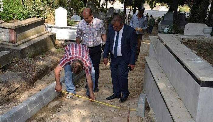 YENİ MEZARLIK ALANINDA YÜRÜYÜŞ YOLLARI TAMAMLANDI