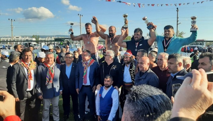 GELENEKSEL KEPEZ GÜREŞLERİNDE BAŞPEHLİVAN ORHAN OKULU OLDU