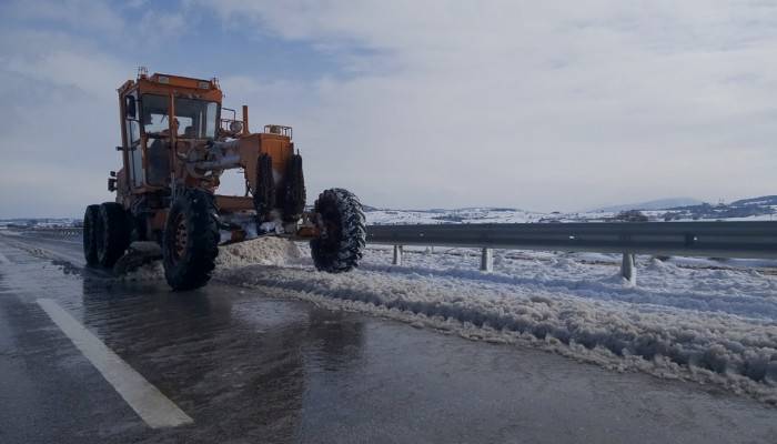 Çanakkale'de yollar kardan temizlendi