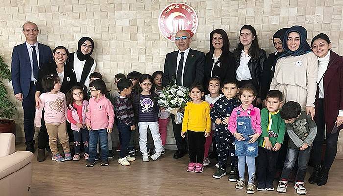 ÇABAÇAM’ın miniklerinden Rektör Murat’a ziyaret