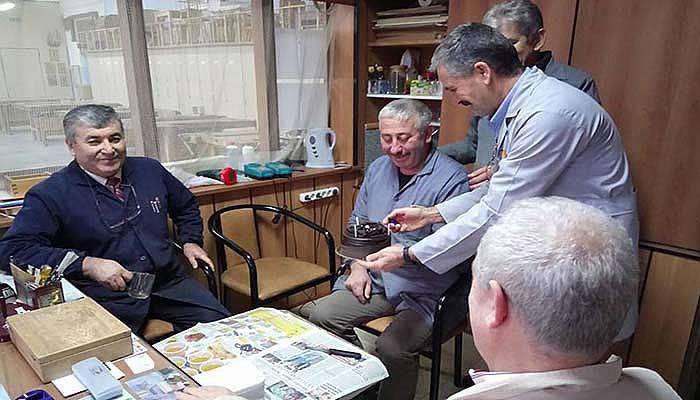 Sürpriz pastalı kutlama