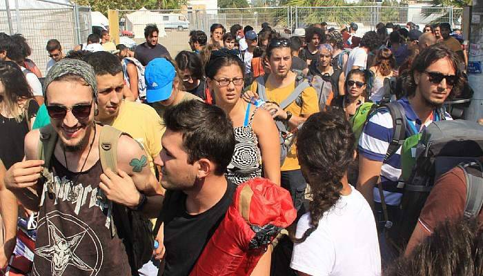Zeytinli Rock Festivali için on binlerce kişi Edremit'e akın ediyor