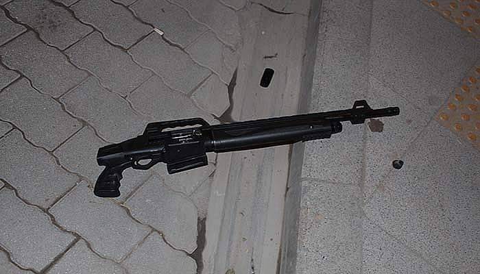 Yoldan geçen çocuklar yerde pompalı tüfek buldu