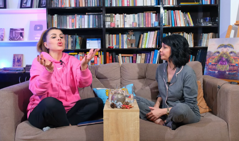 Nuray Sayarı, Evrim Akın