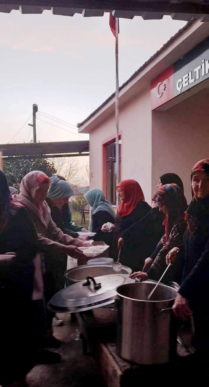 Bigalı genç milyoner köyünde iftar verdi