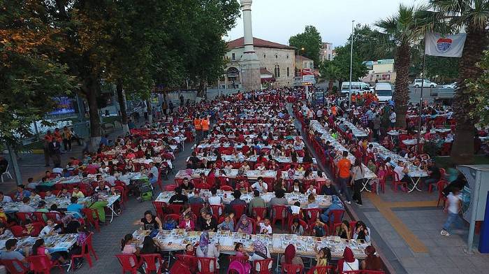 Bayramiç Belediyesi'nden Çocuk İftarı