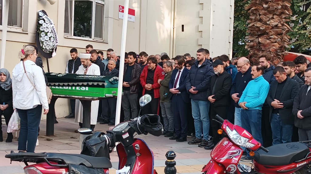 Biga’da trafik kazasında hayatını kaybeden 23 yaşındaki genç toprağa verildi