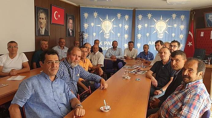 AK Parti İlçe Başkanı Muhtarlarla Bir Araya Geldi 