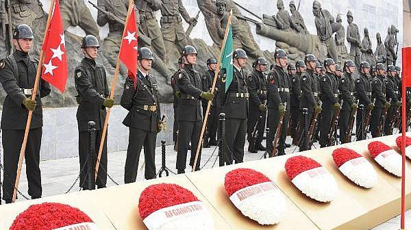 Çanakkale Kara Savaşları'nın 104'üncü yıl dönümünde gurur ve hüzün bir arada