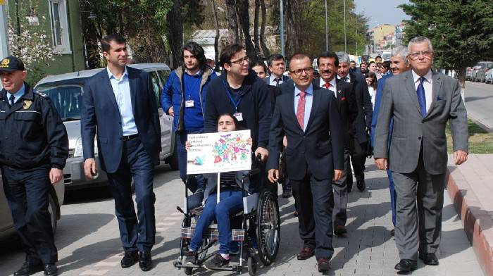 1’inci Bayramiç Otizm Farkındalık Yürüyüşü