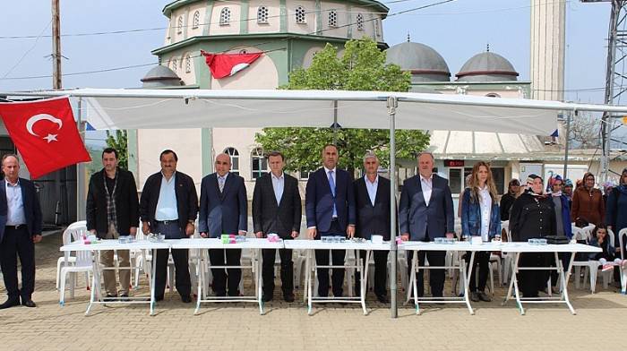 BİGA’DA BİR İLK, KAPALI KÖY OKULLARINDA BAYRAM KUTLAMASI