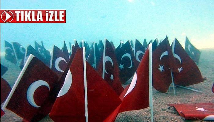 Cumhuriyet coşkusunu denizin dibine taşıdılar