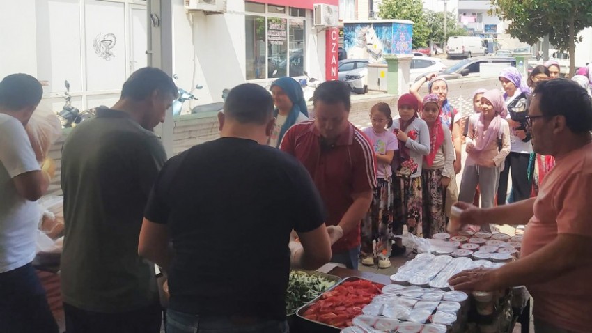 Kuran Kursu Öğrencilerine Köfte Ekmek İkramı