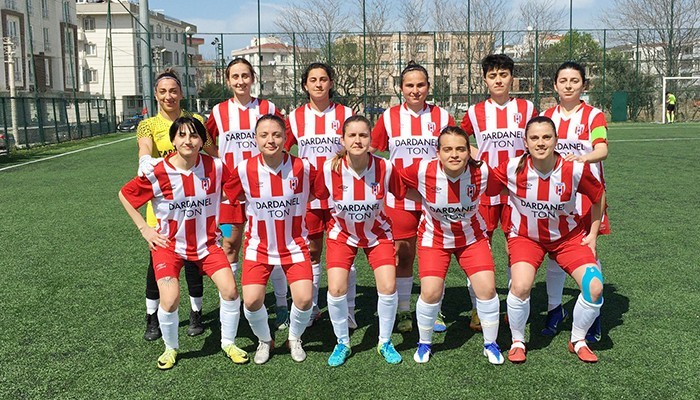 Bayan Futbol Takımı Farklı Kazandı              