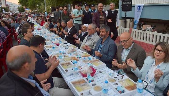 Çanakkale Belediyesi'nin Mahalle İftarları Başladı