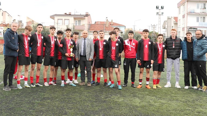 Vahit Tuna Anadolu Lisesi Futbol Takımı zaferle taçlandı