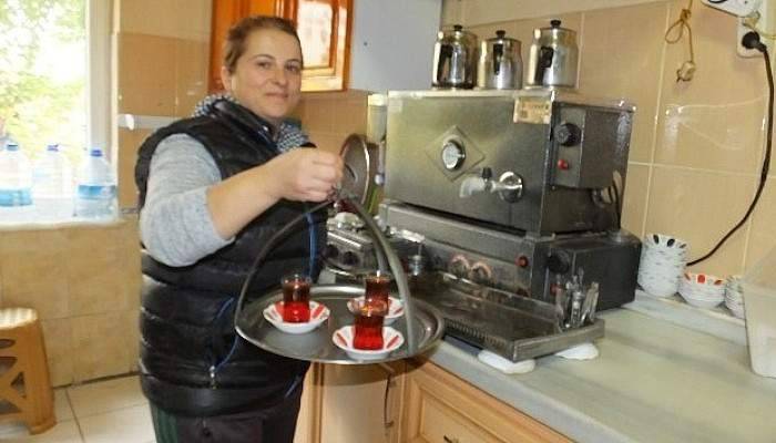 Burhaniye’de çaya kadın eli değdi