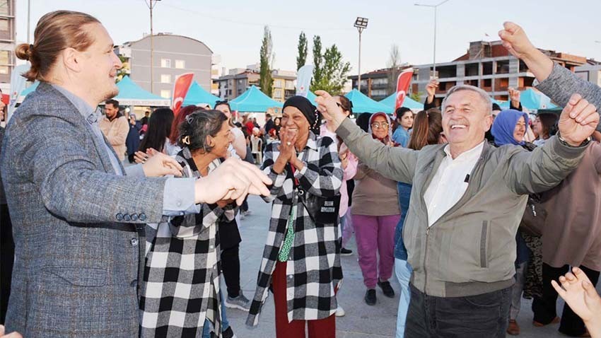 ''Baharın gelişi Hıdırellez Lapseki’li Vatandaşlarımızla Coşkuyla Kutlandı''