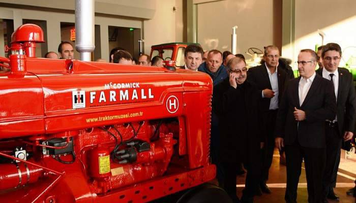 Turan, Antika traktör müzesini gezdi