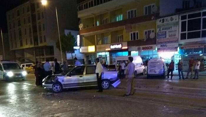 Alkollü sürücü üç otomobile çarparak durabildi