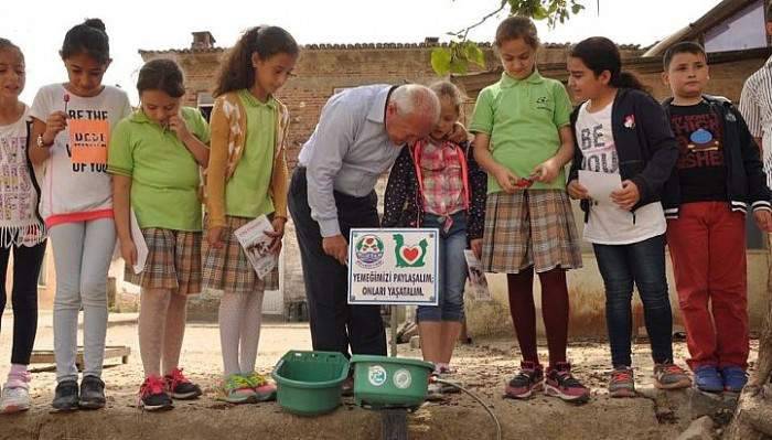  SOKAK HAYVANLARI İÇİN SU VE YEMEK BIRAKILDI