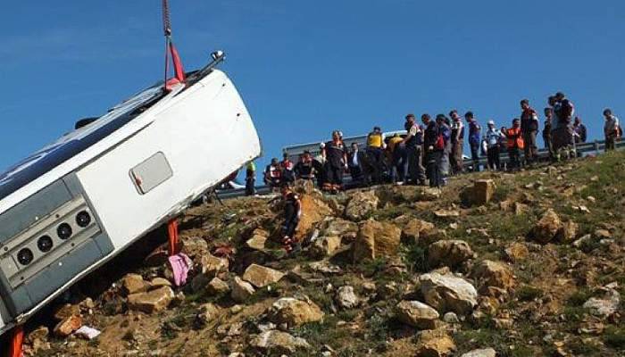 Yozgat'ta yolcu otobüsü devrildi: 3 ölü, 15 yaralı