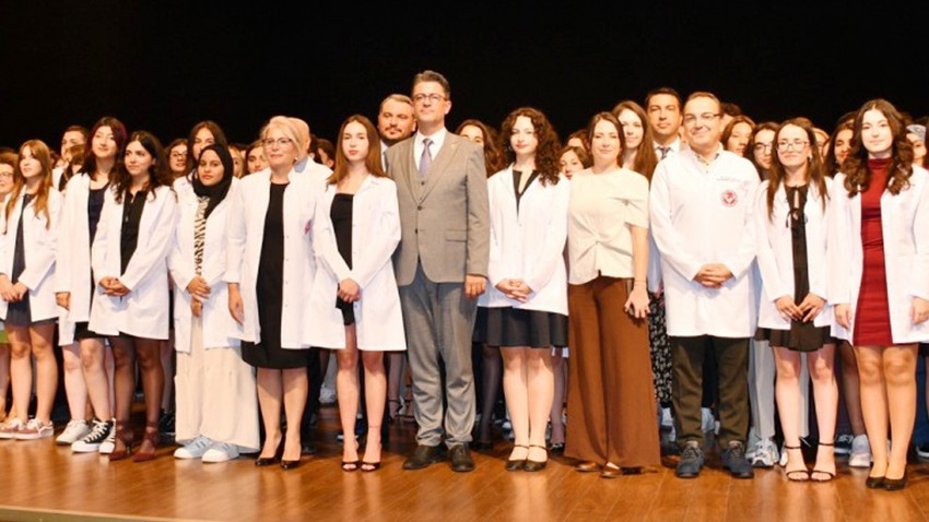 ÇOMÜ Tıp Fakültesi’nde “Önlük Giydirme Töreni” Düzenlendi