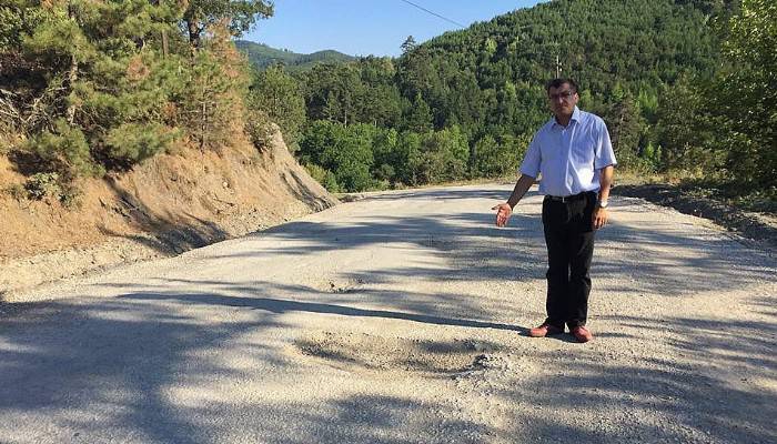 CHP Çanakkale Milletvekili Bülent ÖZ, Çanakkaledeki yıllardır kalılıcı olarak yapılamayan köy yolarını gündeme getirdi