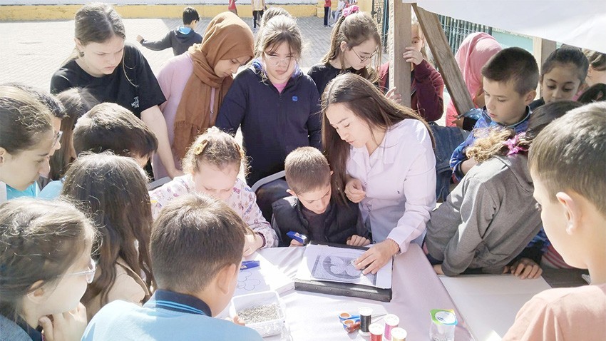 Minikler sanat eserleri üretti