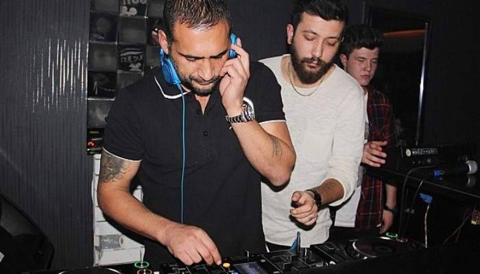  Yeşil sahalardan, DJ kabinine