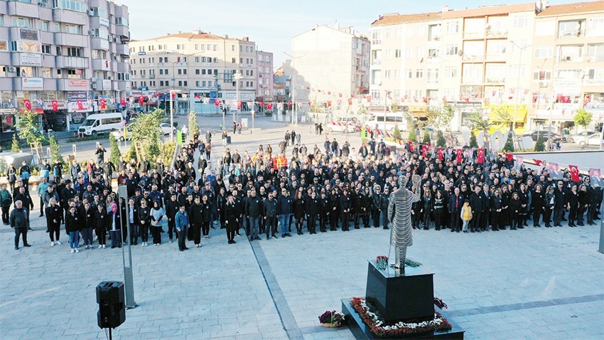 Yeni Atatürk Heykeli önünde Atatürk anıldı