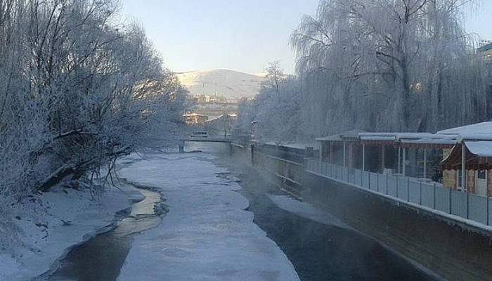 Çoruh Nehri buz tuttu