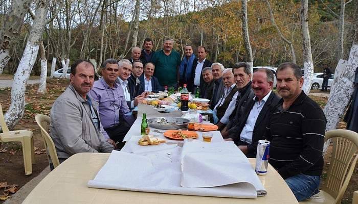 Muhtarlar birlik ve beraberlik için piknikte buluştu